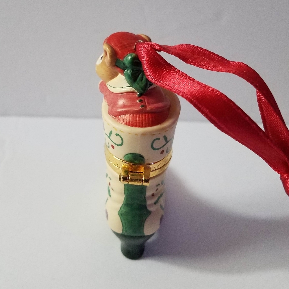Hallmark Keepsake Ornament Fashion A Foot 2001 - Picture 8 of 11